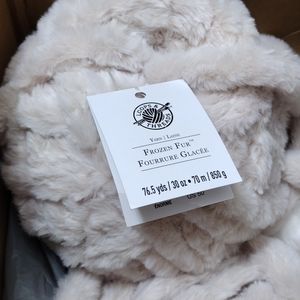 Frozen Fur yarn